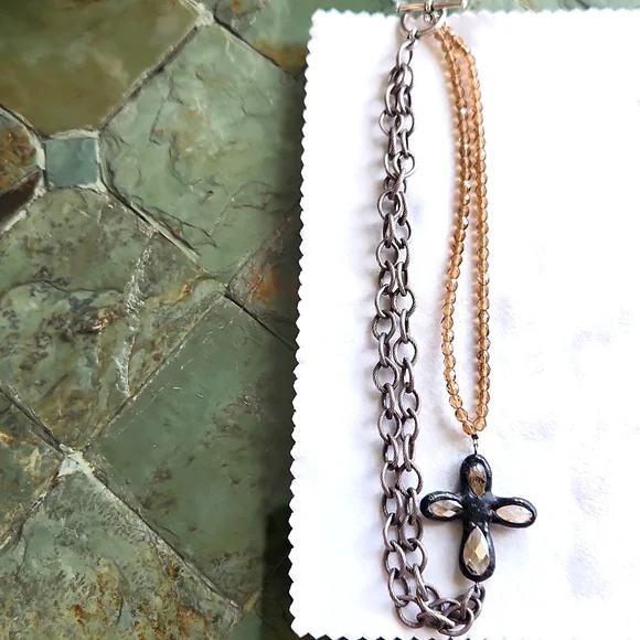 Beautiful Cross Choker Style Necklace. - Picture 2 of 2